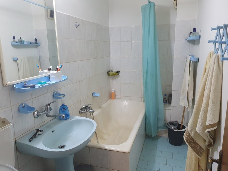 13 Septembrie- Novaci Vanzare 2 camere 2/8 dec, bl 89, reabilitat