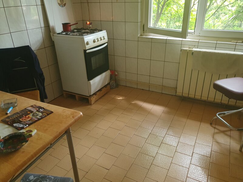 13 Septembrie- Novaci Vanzare 2 camere 2/8 dec, bl 89, reabilitat